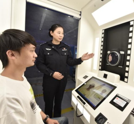 全国首台 | 公安综合服务自助机上线 身份证、交管、出入境业务一机通办